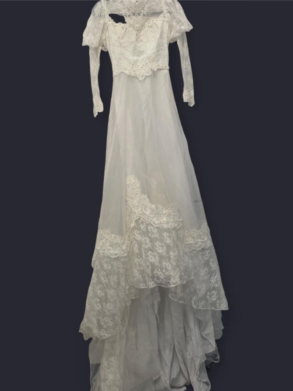 Vintage 1980s Wedding Dress w/
Cathedral Train. Princess Diana Lace
Bridal Gown